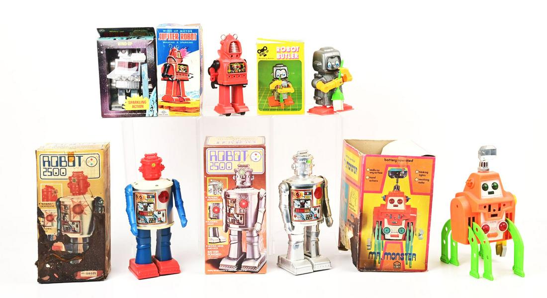 LOT OF 6: JAPANESE & OTHER PLASTIC TOY ROBOTS IN ORIGINAL BOXES. (1 of 1)