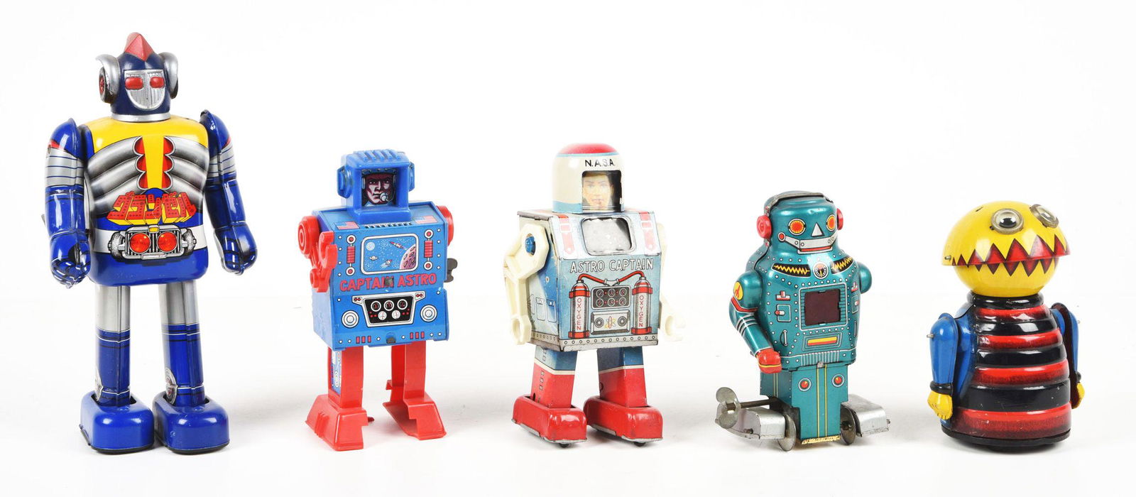 LOT OF 5: VARIOUS TIN LITHO & PLASTIC ROBOT RELATED TOYS. (1 of 2)