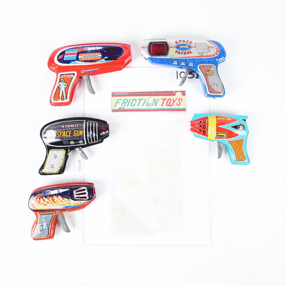 LOT OF 5: JAPANESE TIN LITHO SPACE GUNS. (1 of 1)