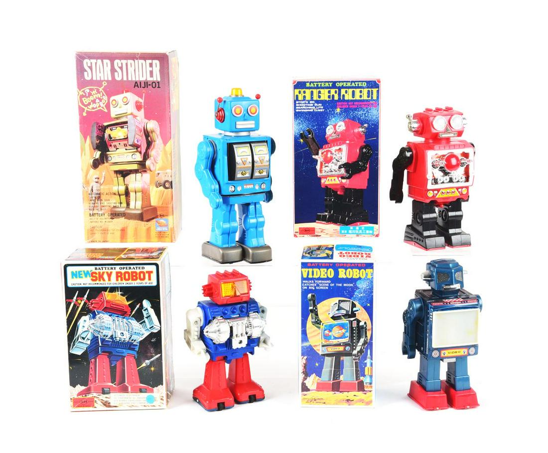 LOT OF 4: JAPANESE HORIKAWA BATTERY-OPERATED TIN & PLASTIC ROBOTS. (1 of 1)