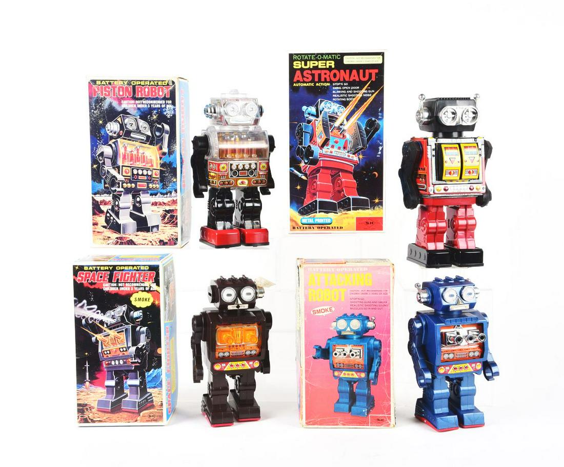 LOT OF 4: VARIOUS JAPANESE TIN & PLASTIC BATTERY-OPERTED ROBOTS. (1 of 1)