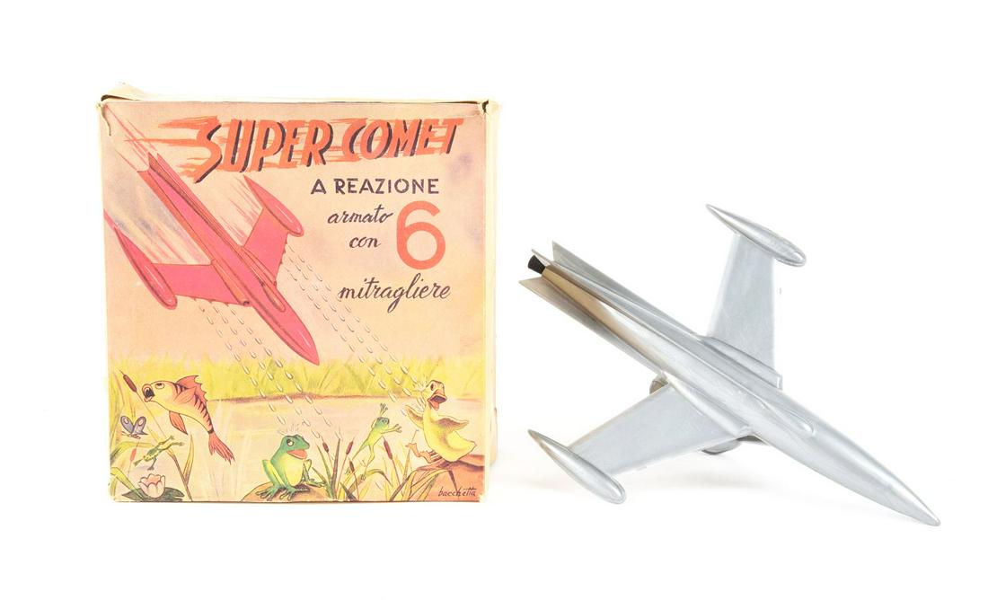 ITALIAN SUPER COMET PLASTIC SPACE GUN.: In original box, with nice color and graphics on box. Gun itself is a water pistol shaped like a jet.Condition:(Very Good - Excellent).8 - 1/4" x 7 - 3/4" x 4 - 1/2".Dimensions: