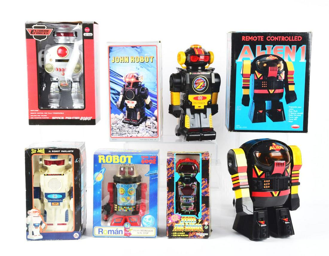 LOT OF 6: VARIOUS PLASTIC BATTERY-OPERATED ROBOTS IN ORIGINAL BOXES. (1 of 1)