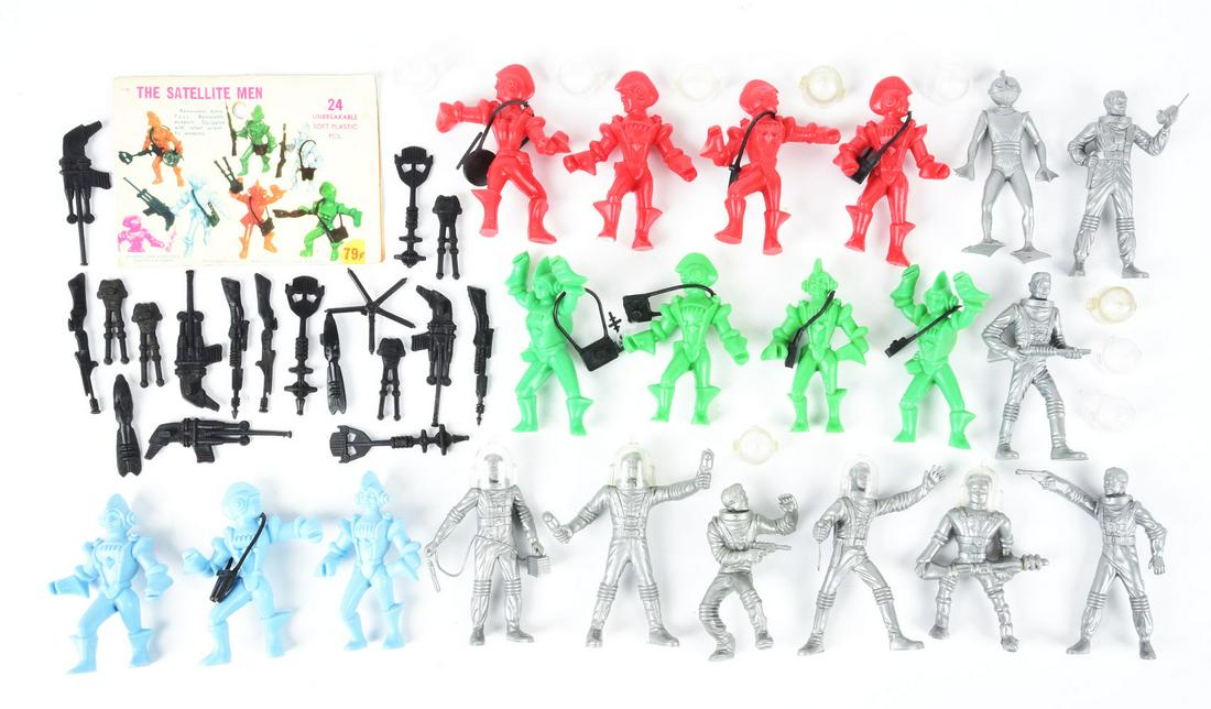 LOT OF APPROX. 20: PLASTIC SPACEMEN. (1 of 1)