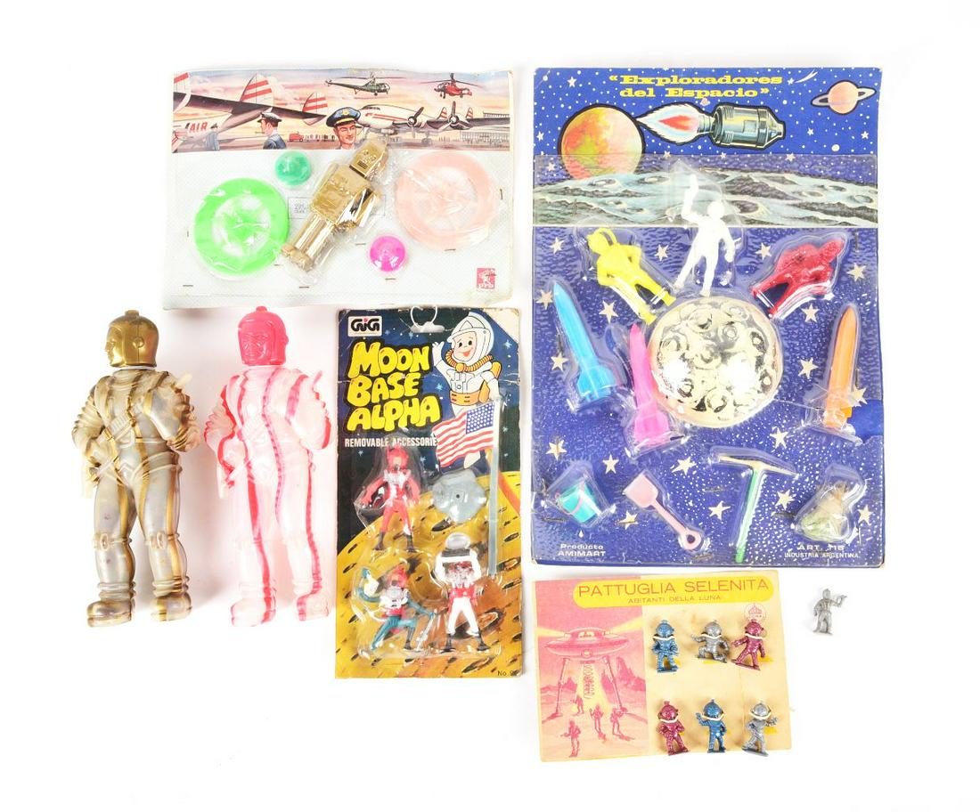 LARGE LOT OF SPACE & ASRONAUT FIGURES. (1 of 1)