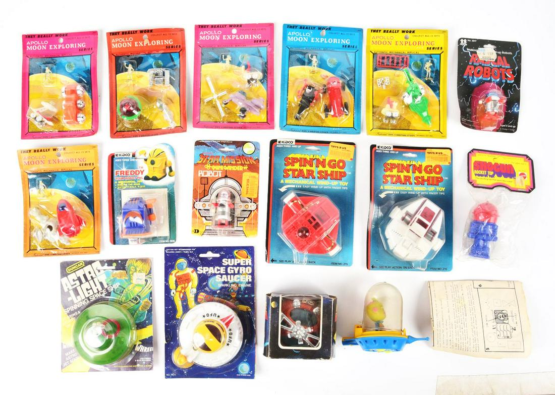 LOT OF APPROX. 15: VARIOUS CARDED & BAGGED SPACE RELATED TOYS. (1 of 1)