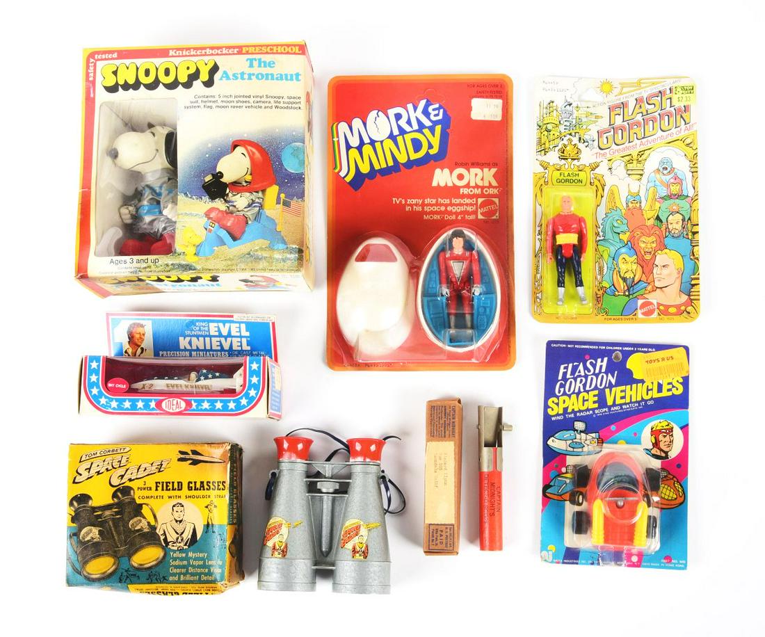 LOT OF 7: VARIOUS MOSTLY SPACE RELATED ITEMS IN ORIGINAL BOXES & ON ORIGINAL CARDS. (1 of 1)