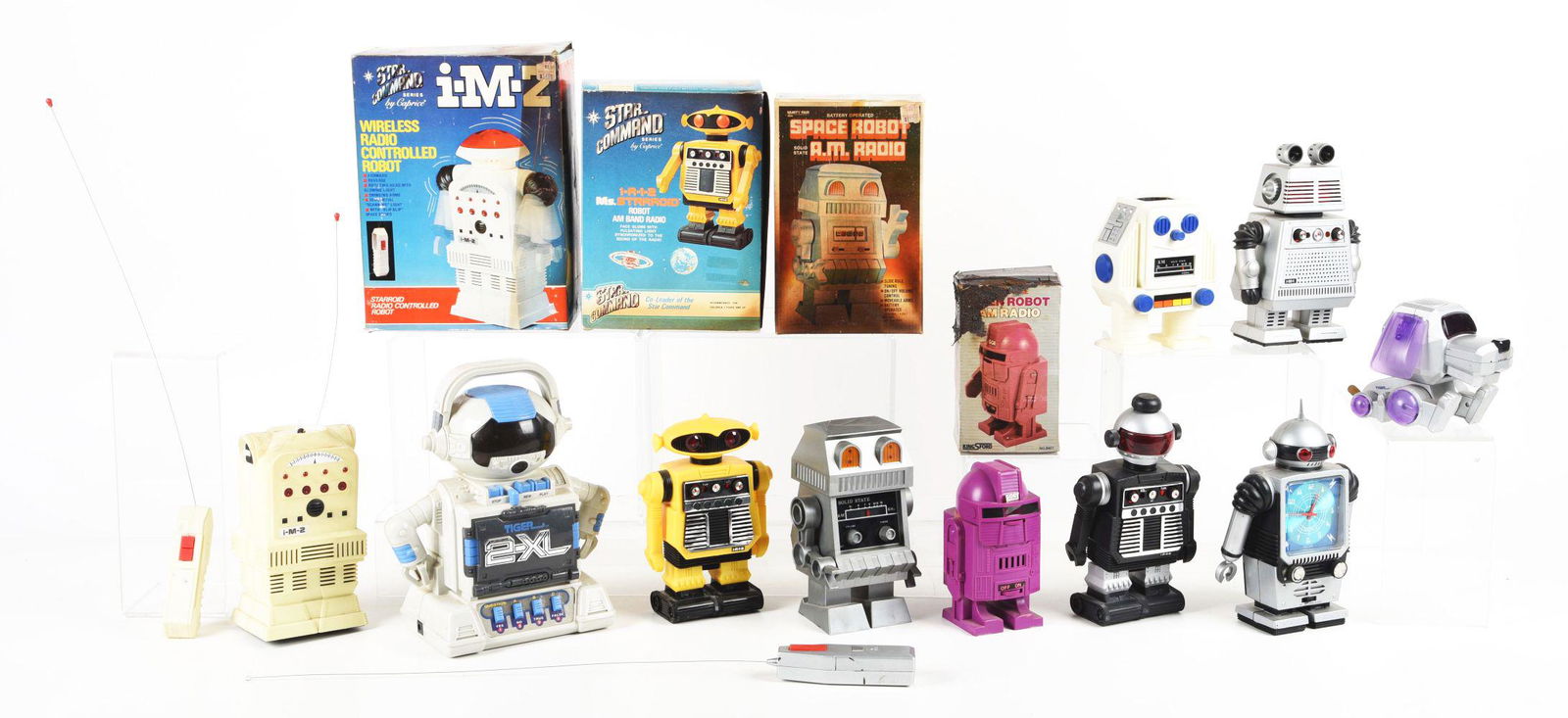 LOT OF APPROX. 10: FOREIGN-MADE BATTERY-OPERATED SPACE ROBOT & CLOCK & RADIO TOYS. (1 of 1)