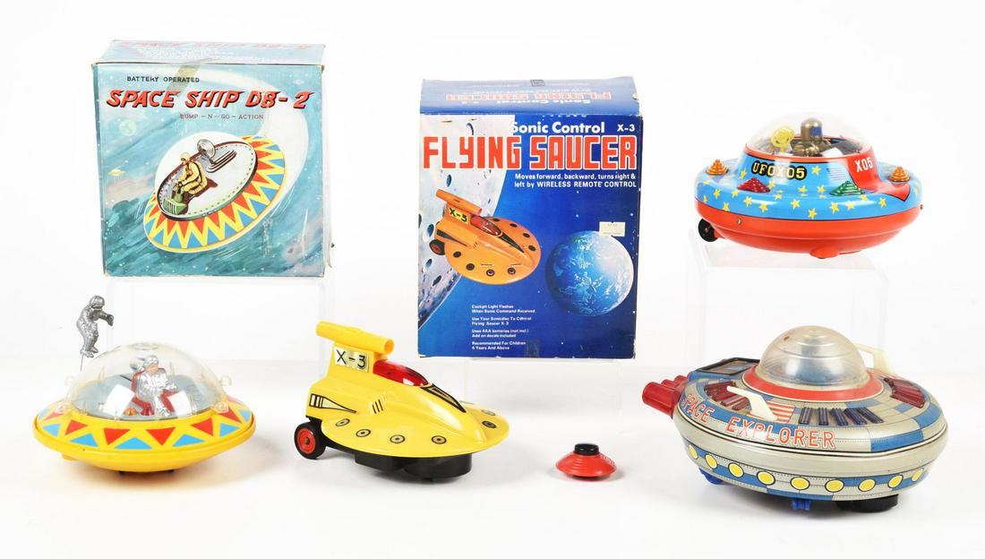 LOT OF 4: VARIOUS FOREIGN-MADE TIN LITHO & PLASTIC SPACE SAUCER TOYS. (1 of 2)