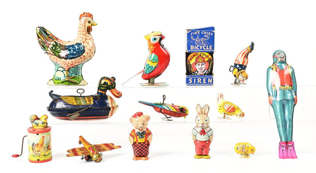 LARGE LOT OF AMERICAN JAPANESE & CHINESE TIN LITHO TOYS. (1 of 1)