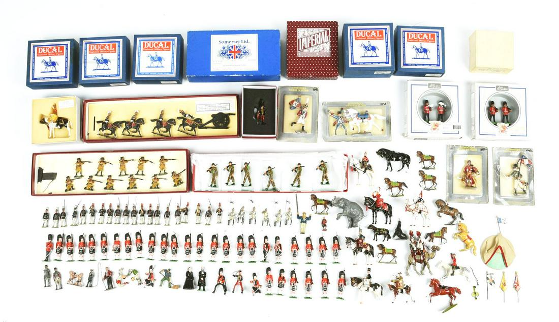 LARGE LOT OF MOSTLY CONTEMPORARY MILITARY TOY SOLDIERS. (1 of 1)