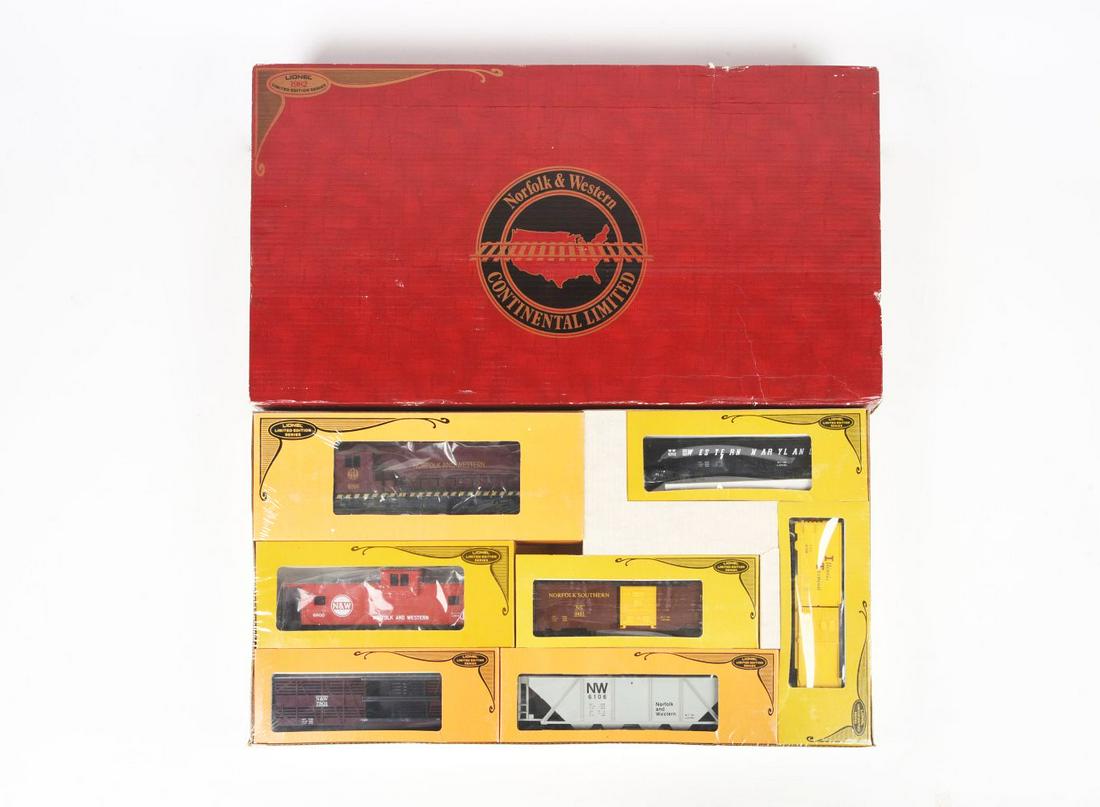 1982 LIONEL LIMITED EDITION NORFOLK AND WESTERN FREIGHT TRAIN SET. (1 of 1)