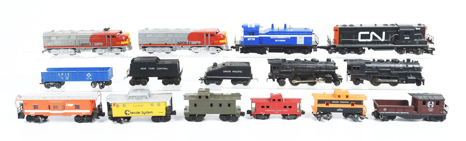 NICE LOT OF MOSTLY LIONEL MPC AMERICAN FLYER AND MARX TRAIN PIECES. (1 of 1)