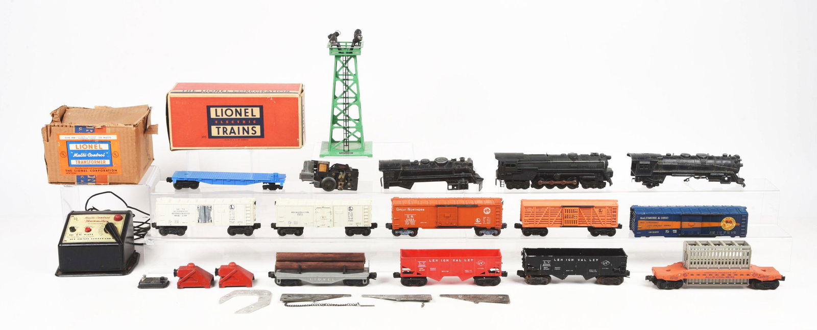 LOT OF LIONEL POST-WAR TRAINS AND ACCESSORIES. (1 of 1)