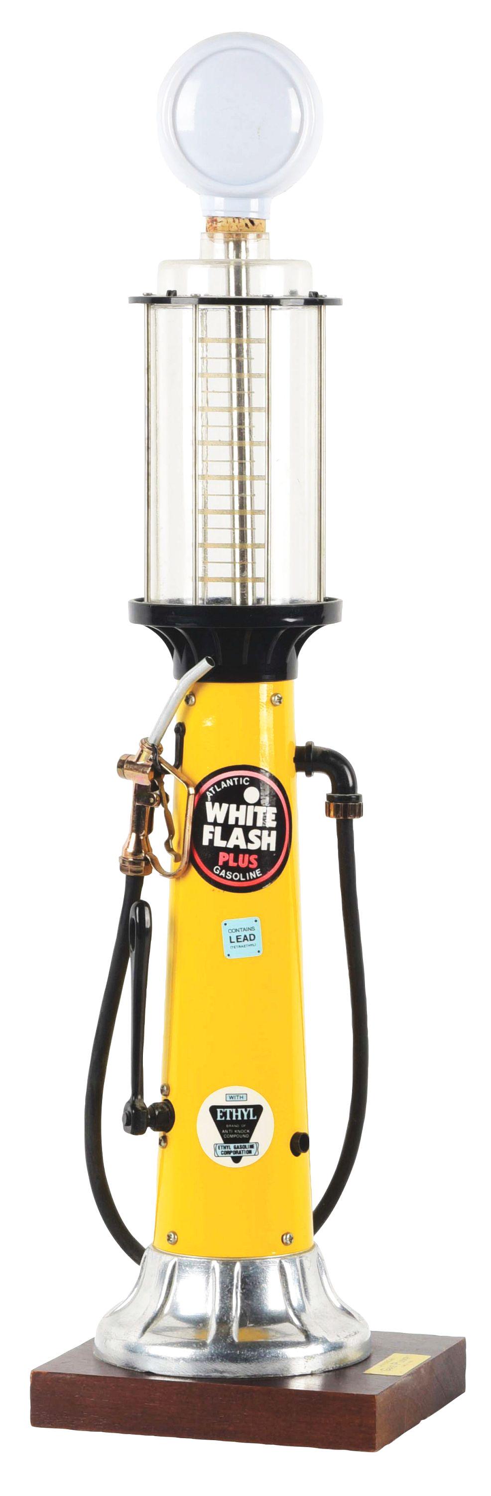 ATLANTIC WHITE FLASH GASOLINE MINIATURE VISIBLE DISPLAY PUMP. (1 of 4)