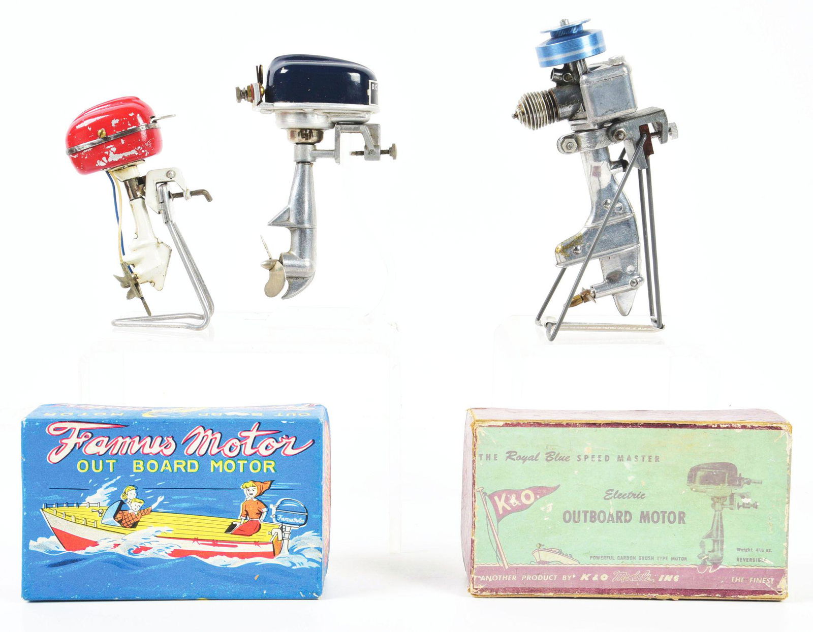 COLLECTION OF 5 EARLY ELECTRIC OUTBOARD MOTORS PIECES. (1 of 4)