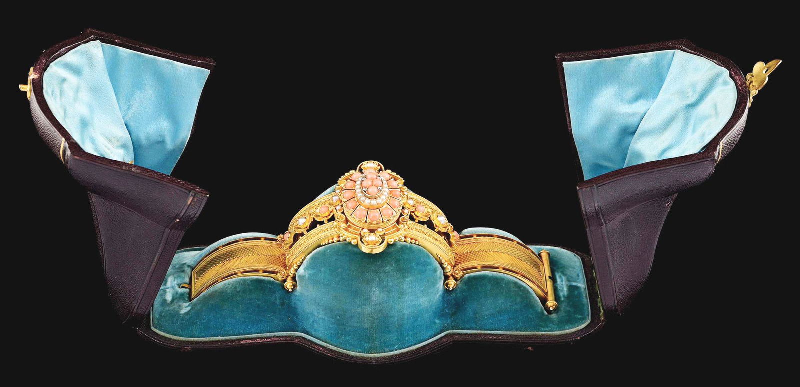 LADIES' 18K GOLD WATHERSTON & SON VICTORIAN CORAL & PEARL BRACELET. (1 of 17)