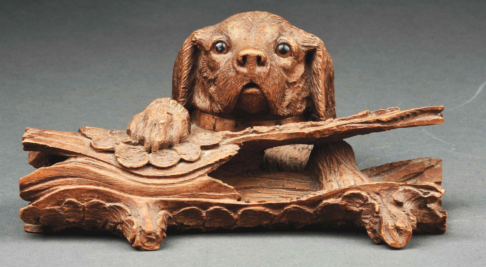 BLACK FOREST SPANIEL DOG ON LOG PEN REST WITH INKWELL. (1 of 5)