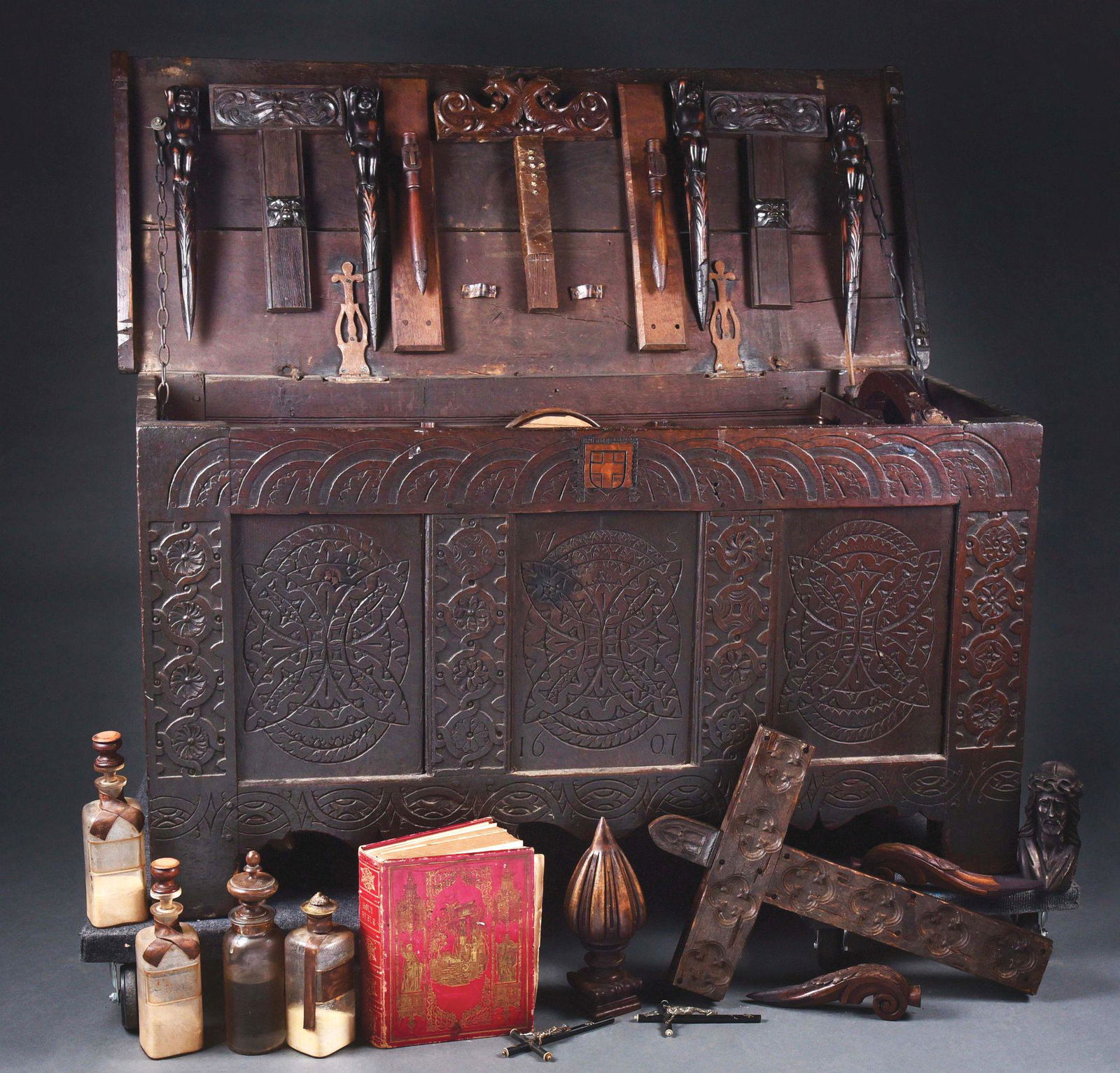 19TH CENTURY EUROPEAN LARGE HANDCARVED VAMPIRE TRUNK. (1 of 6)