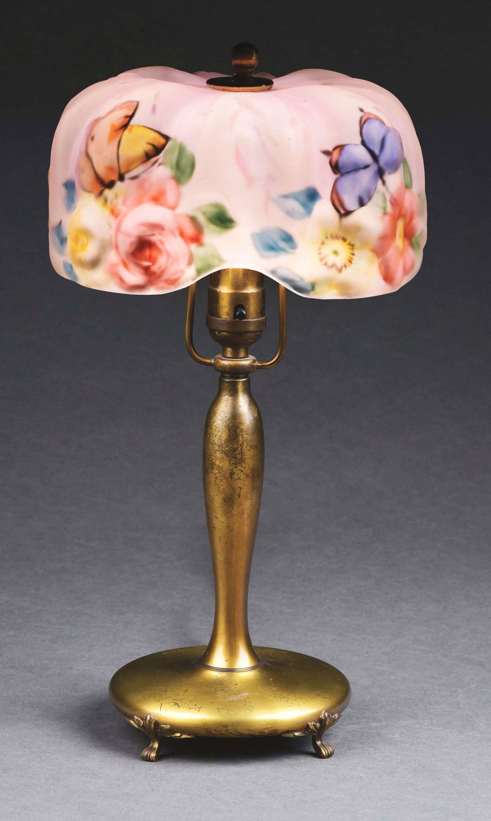 PAIRPOINT PUFFY BOUDOIR LAMP. (1 of 9)