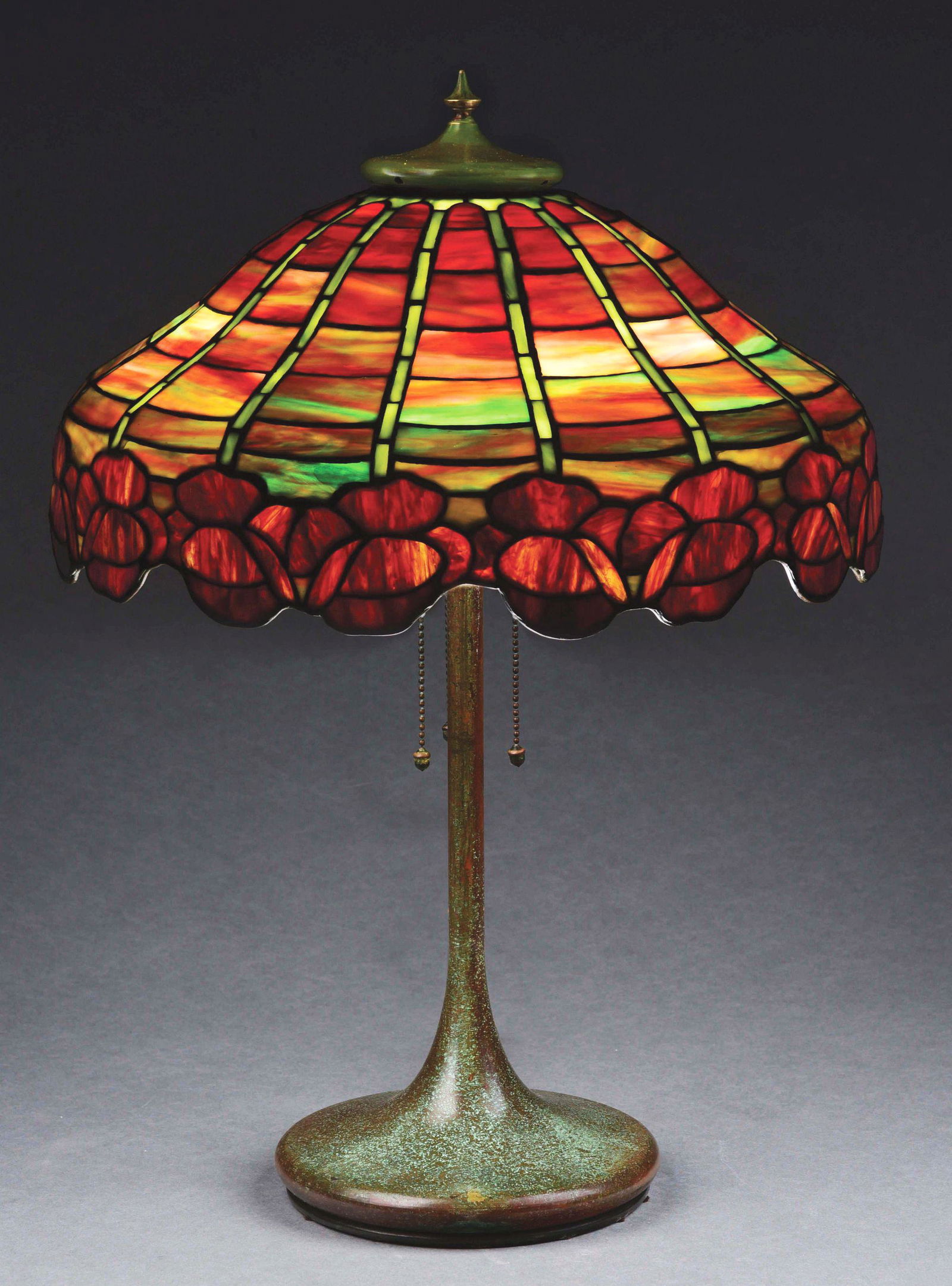 UNIQUE ART GLASS CALIFORNIA POPPY LEADED GLASS TABLE LAMP. (1 of 10)