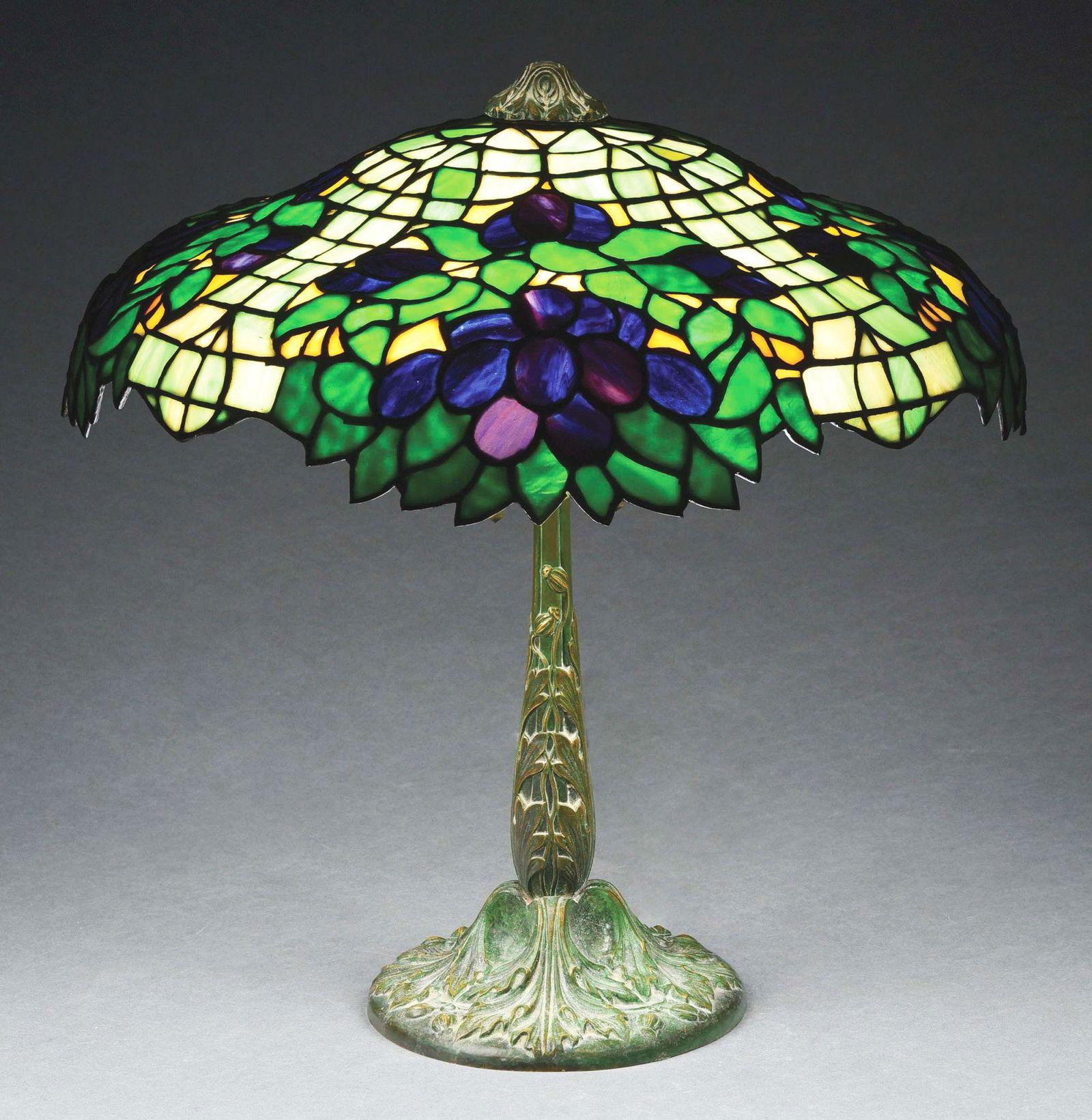GORHAM-ANBOY GRAPE LEADED GLASS TABLE LAMP. (1 of 10)