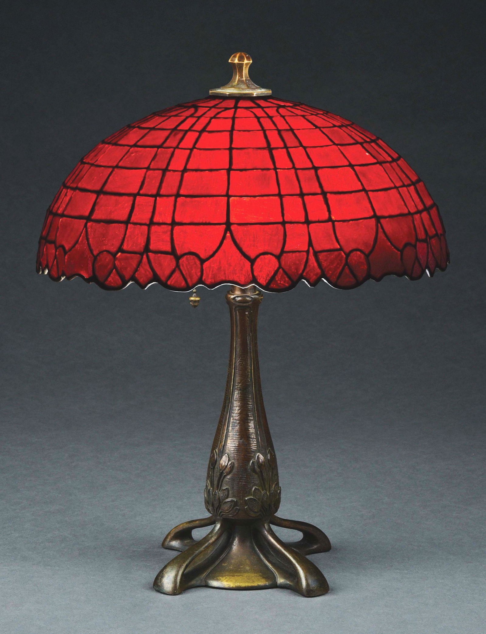 GORHAM/AMBOY RED GEOMETRIC LEADED GLASS TABLE LAMP. (1 of 10)