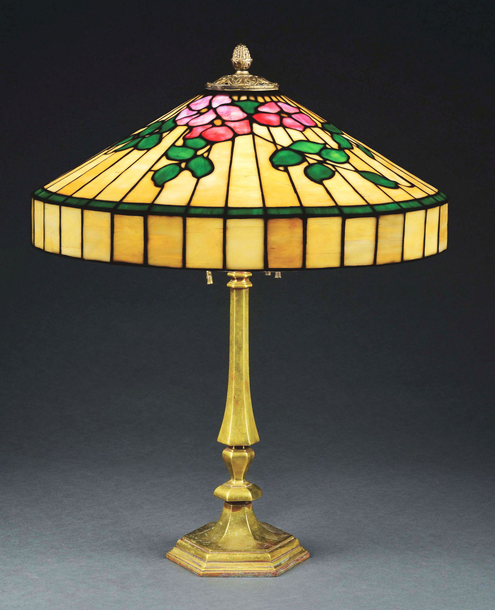 WILLIAMSON FLORAL LEADED GLASS TABLE LAMP. (1 of 10)