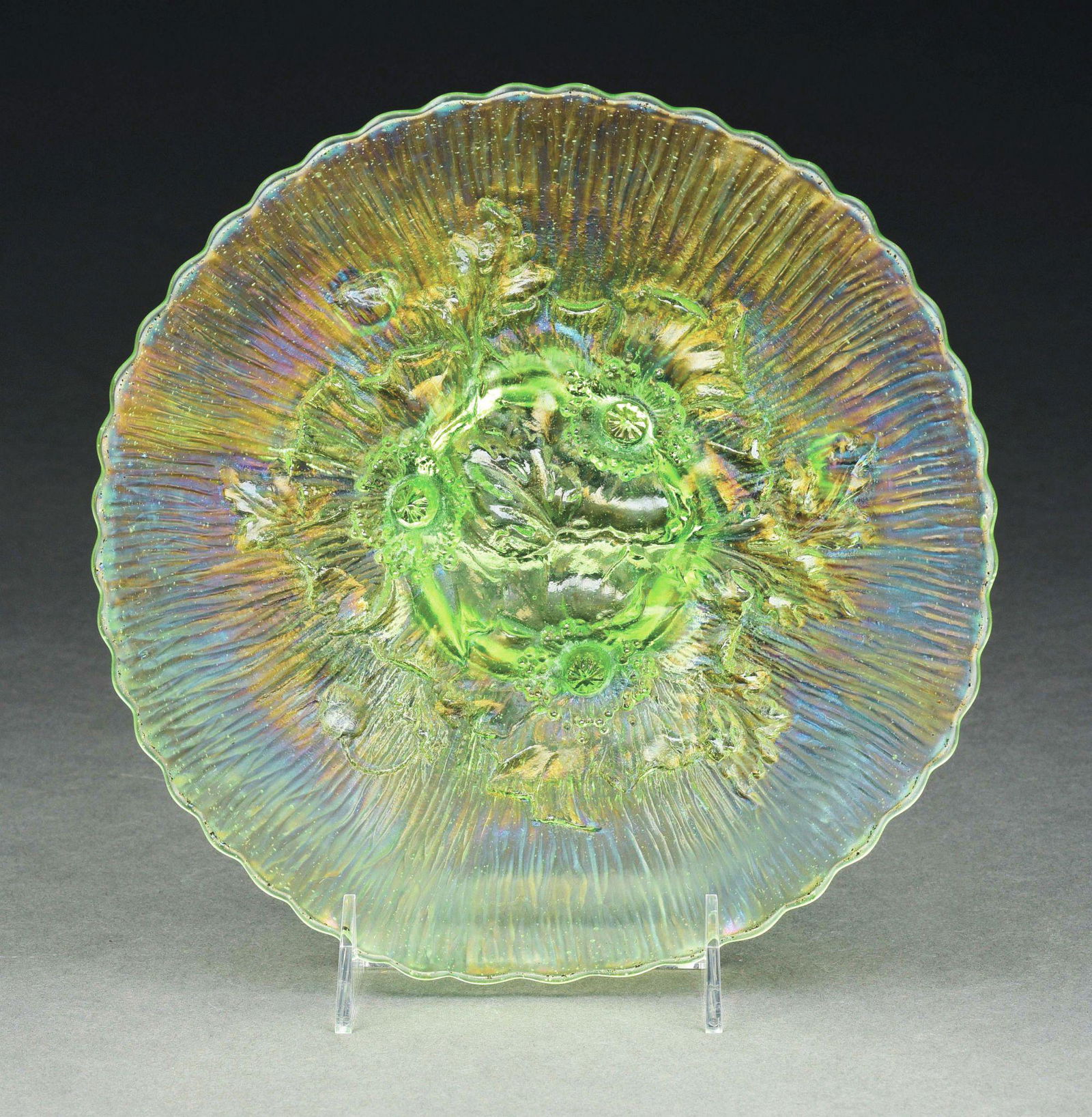 NORTHWOOD POPPY SHOW PLATE IN ICE GREEN. (1 of 2)