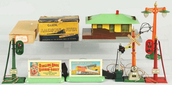 Lot of 10: American Flyer S-Gauge Accessory Items: American. Pre-war. Includes one Mystic Station, no. 761 Semaphore in original box, one Diesel horn in original box, and other items. Various conditions. Condition (Very Good).