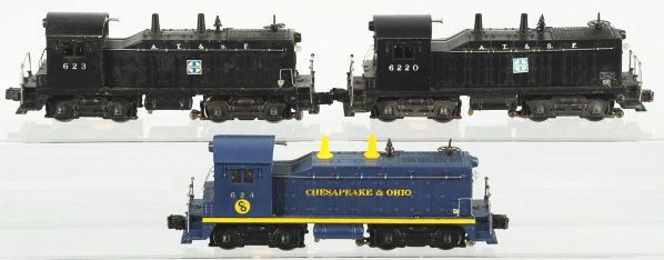 Lot of 3: GP O-27 Gauge Train Engines.: American. Post-war. Includes no. 623 Santa Fe, no. 6220 Santa Fe, and no. 624 Chesapeake & Ohio. Some scratching and wear overall. Condition (Very Good).