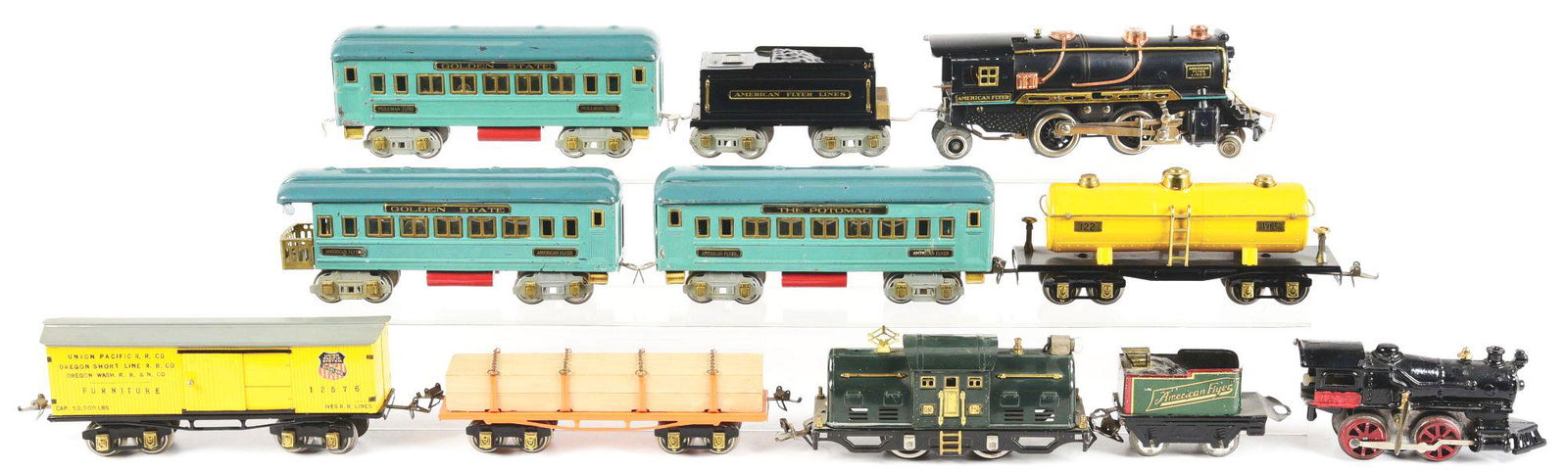LOT OF 11: VARIOUS AMERICAN FLYER & LIONEL TRAIN ITEMS. (1 of 2)