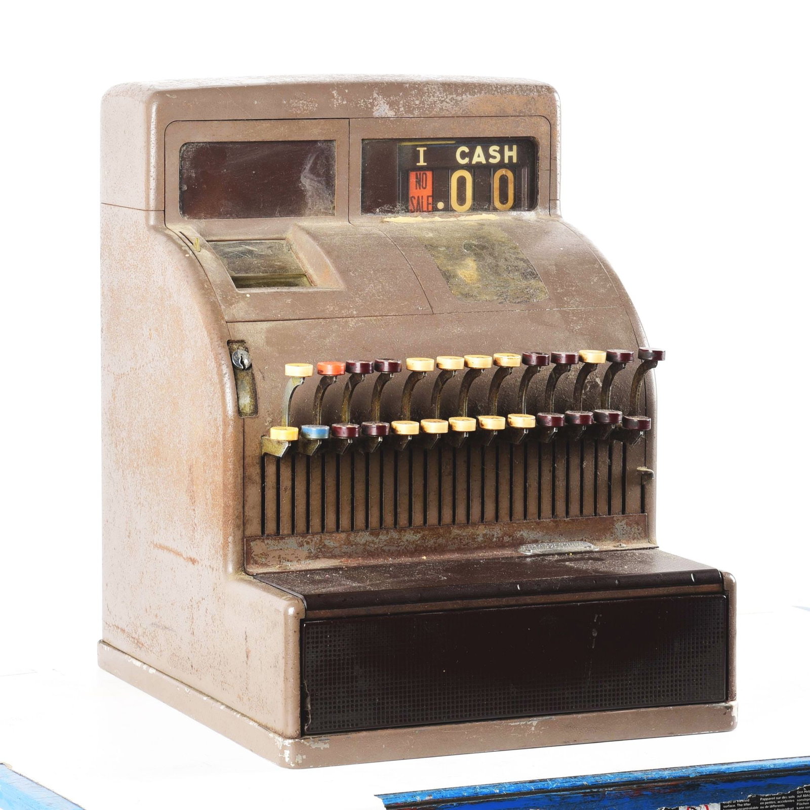 NATIONAL CASH REGISTER MODEL 126(4)N-2.: National Cash register model 126, complete and in working order. Moderate scratches and signs of wear. Condition:(Good).Dimensions:13 - 1/2" x 15 - 1/2" x 18".