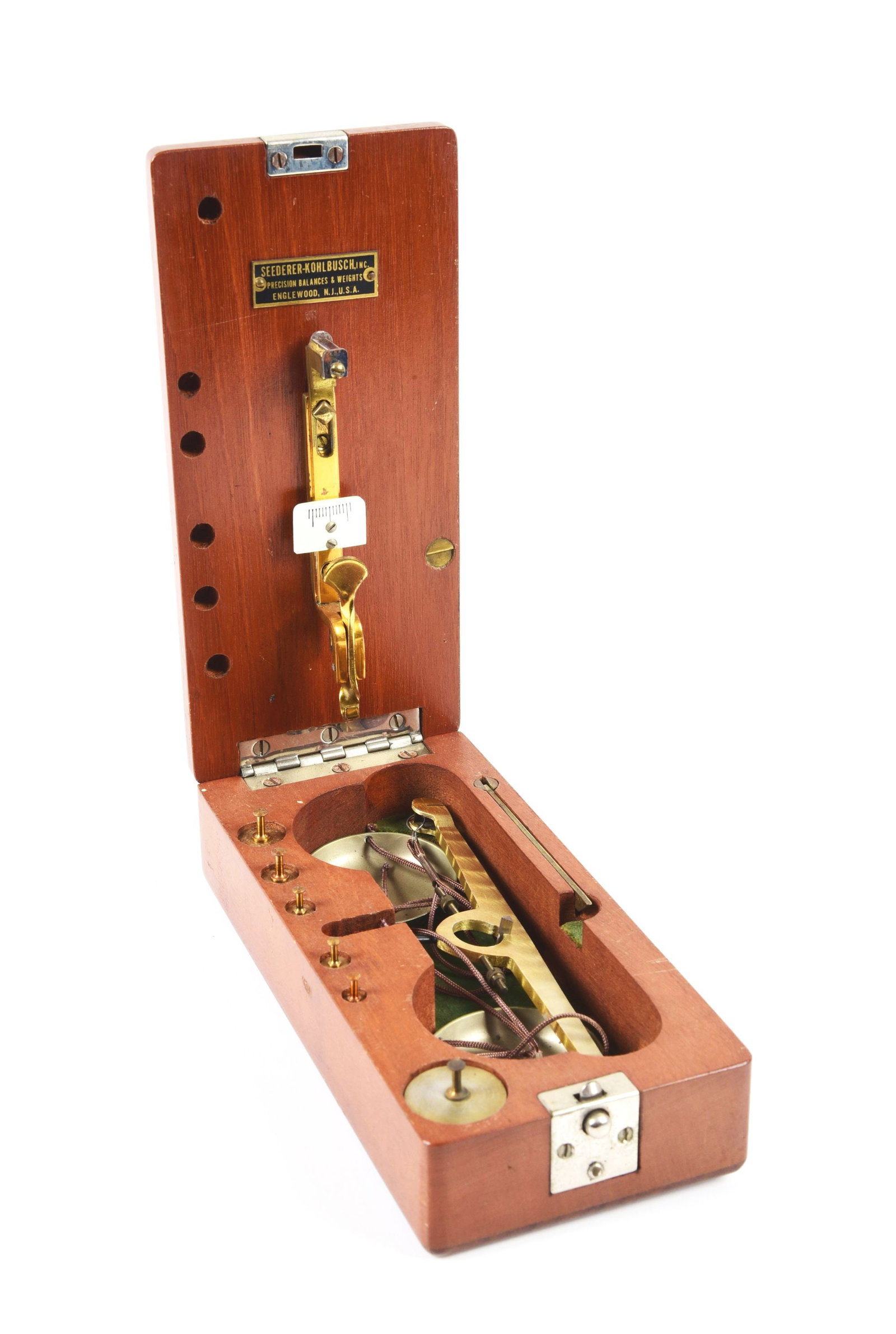 SEEDER-KOHL BUSCH TRAVEL BALANCE SCALE.: Travel balance scale includes weights and case. Two strings broken.Condition:Dimensions:6 - 1/2" x 3" x 1 - 1/2".