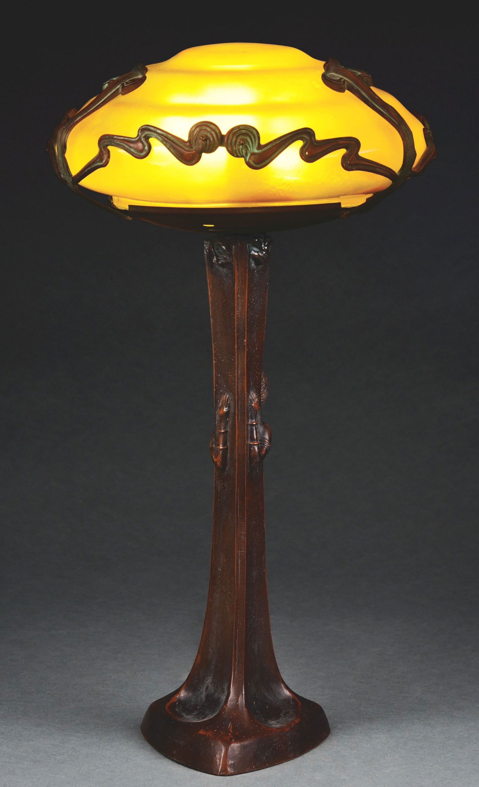 HANDEL STYLE LAMP . (1 of 4)