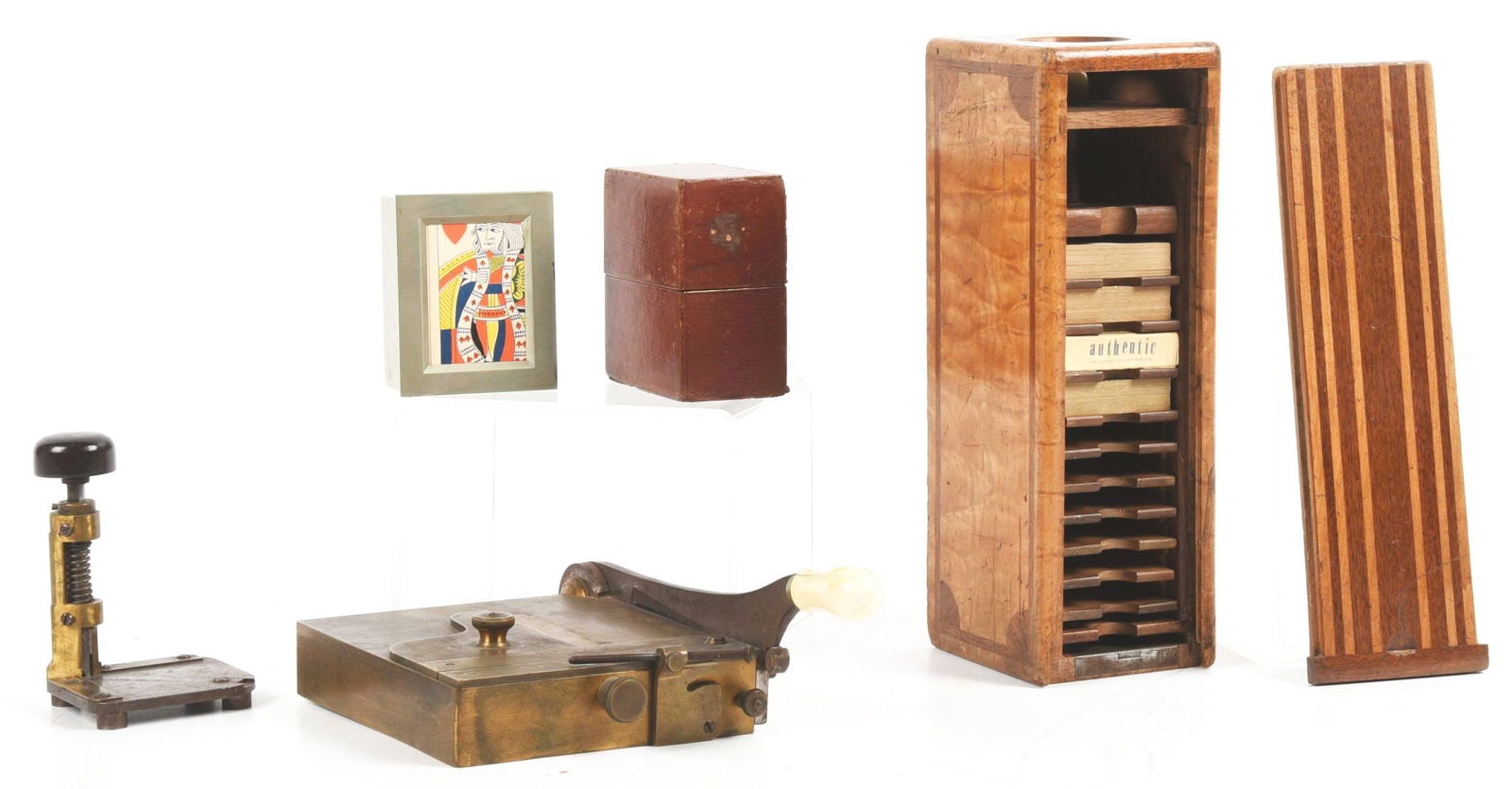 LOT OF 4: GAMBLING ITEMS. (1 of 3)