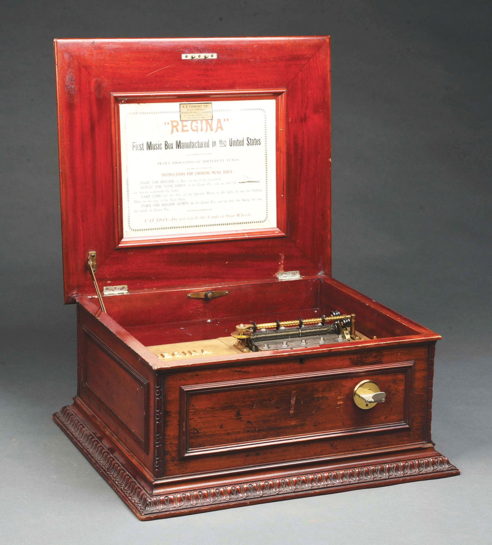 REGINA COIN-OPERATED DISC MUSIC BOX: The Regina Style 14 and 15 were the coin-operated versions of their most popular tabletop music box, first appearing in 1894. The differences in the Style 14 and 15 is in the cabinet, and this Mahogan