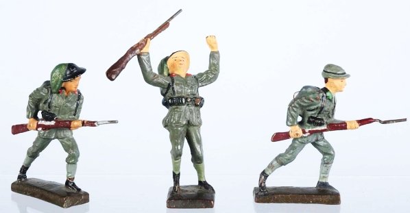 Lineol 7.5cm Italian Alipini & 2 Bersaglieri.: Includes three action soldiers as shown in photo. One head is replaced and repainted and one figure has minor restoration. Condition (Very Good).