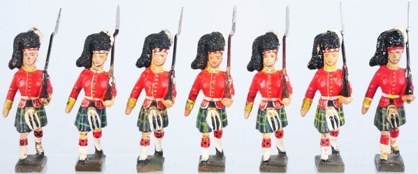 Lineol 7.5cm Scots Marchers.: Includes seven pre-war figures with some play wear. Condition (Good - Very Good).