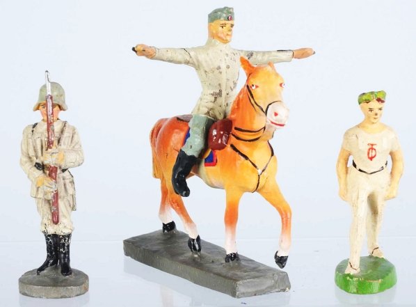 Elastolin Deutsche Turner Bund & 2 Recruits.: Elastolin 7cm lot with standing recruit and mounted recruit on mismatched horse. Turner bund figure has cracks on ankle. Condition (Very Good).