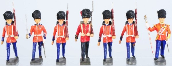 Elastolin 7cm "Long Stride" English Guards.: Includes six "Long Stride" and one Lineol English guard. Condition (Excellent - Near Mint).
