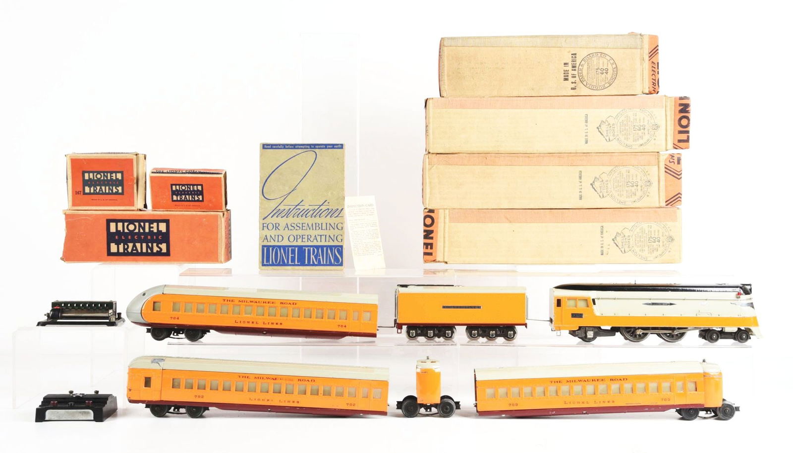 LOT OF 8: ORIGINAL LIONEL HIAWATHA SET W/ BOXES (1 of 2)
