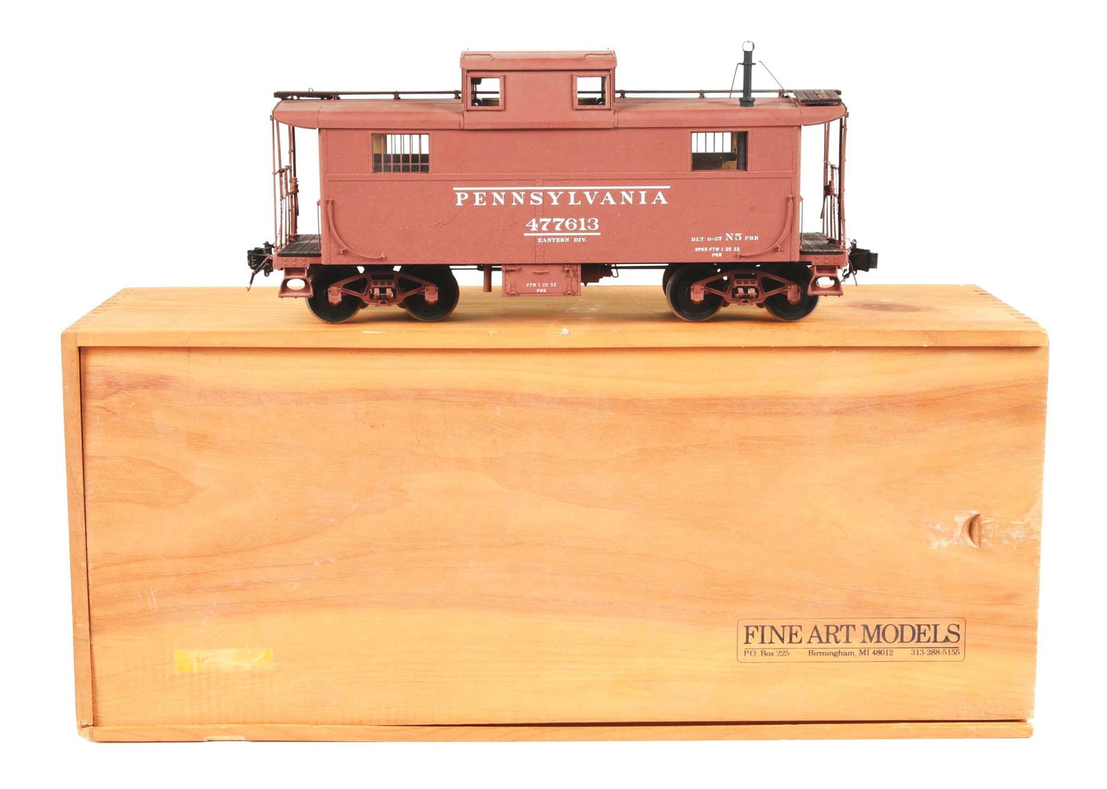 PENNSYLVANIA 477613 FINE ART MODEL CABOOSE IN ORIGINAL WOODEN BOX (1 of 2)