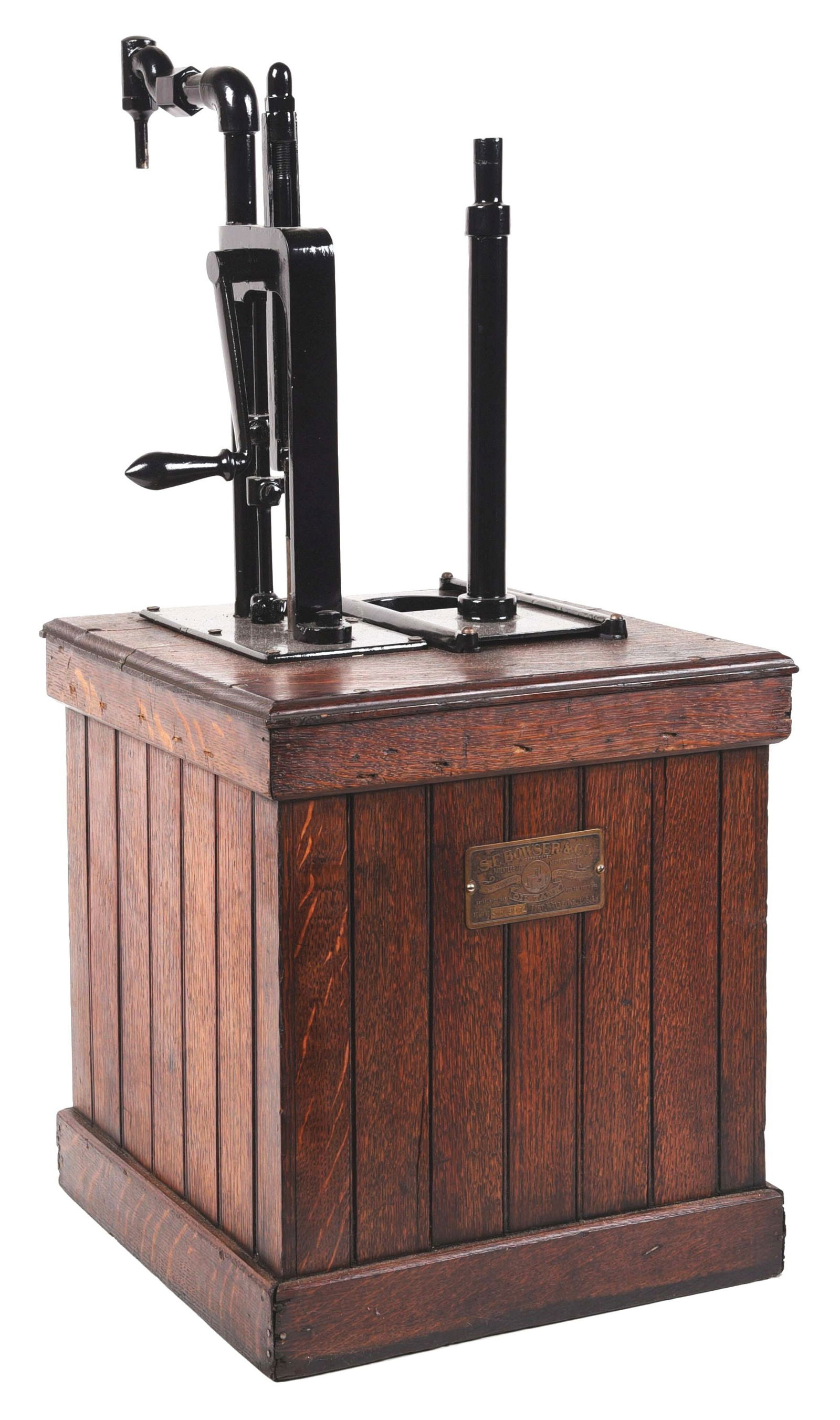 BOWSER OIL COMPANY OIL MODEL #3071 COUNTERTOP PUMP W/ WOODEN BASE. (1 of 5)