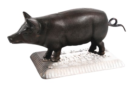 CAST IRON CIGAR CUTTER IN THE FORM OF A PIG