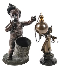 A PAIR OF FIGURAL DESKTOP CIGAR HOLDERS & LIGHTER