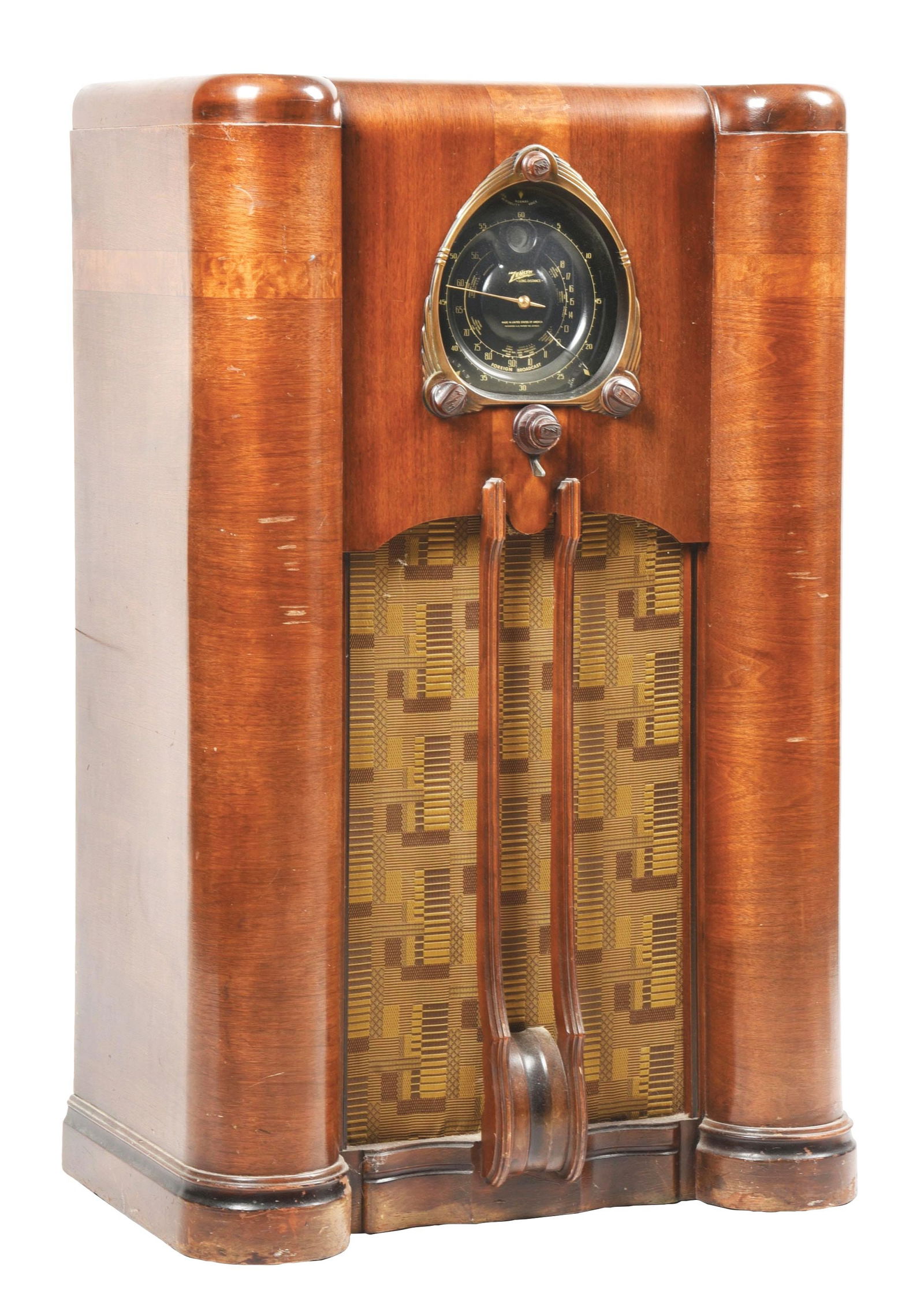 LARGE ZENITH ANTIQUE RADIO: A large Zenith antique radio. CONDITION: It has wear throughout, untested. This is not a standard shippable item and will require 3rd party shipping or pickup arrangements to be made. Condition: Dimen