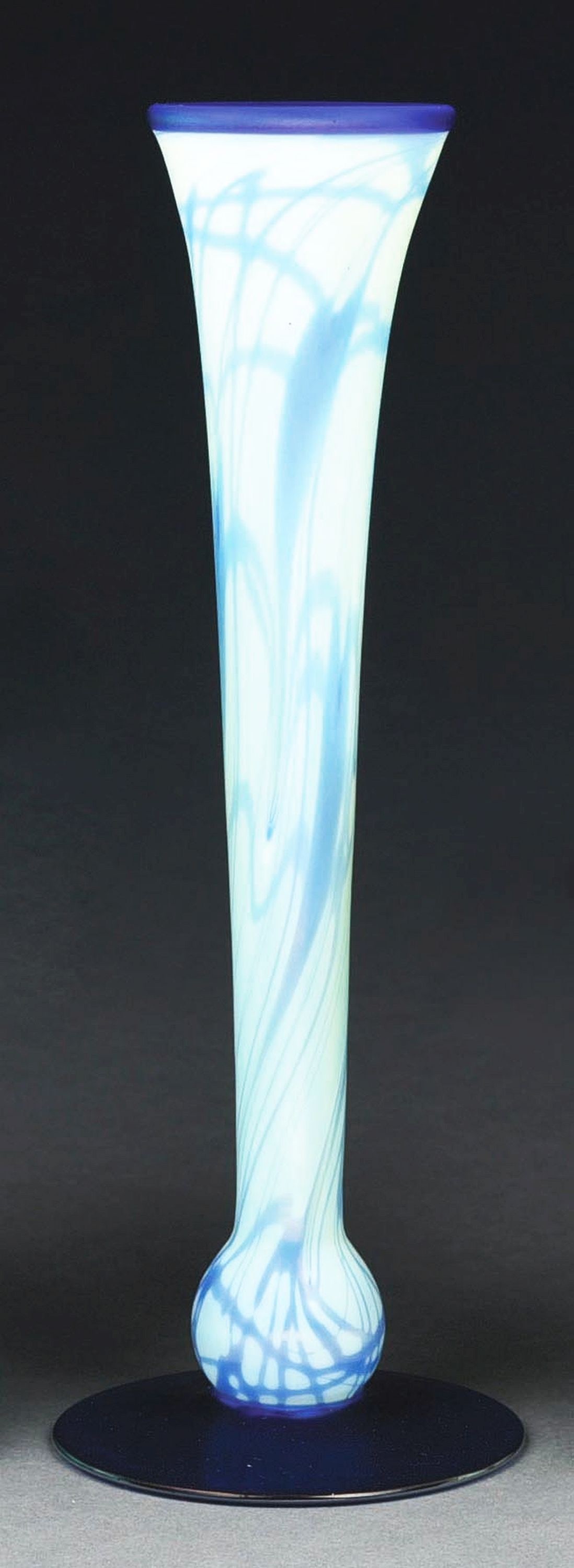 FENTON HANGING HEARTS VASE (1 of 5)