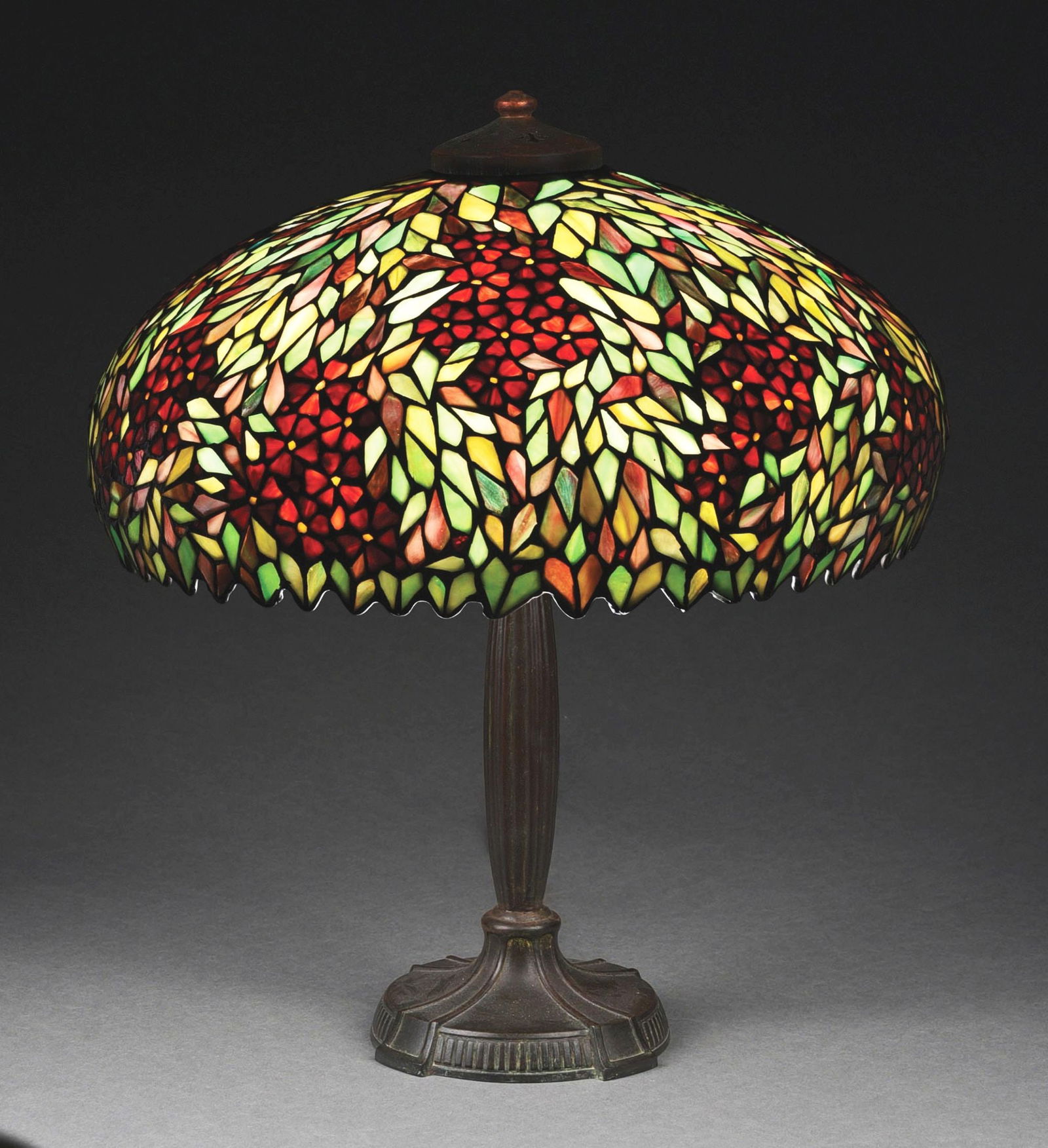 UNIQUE ART GLASS LEADED GLASS TABLE LAMP (1 of 8)