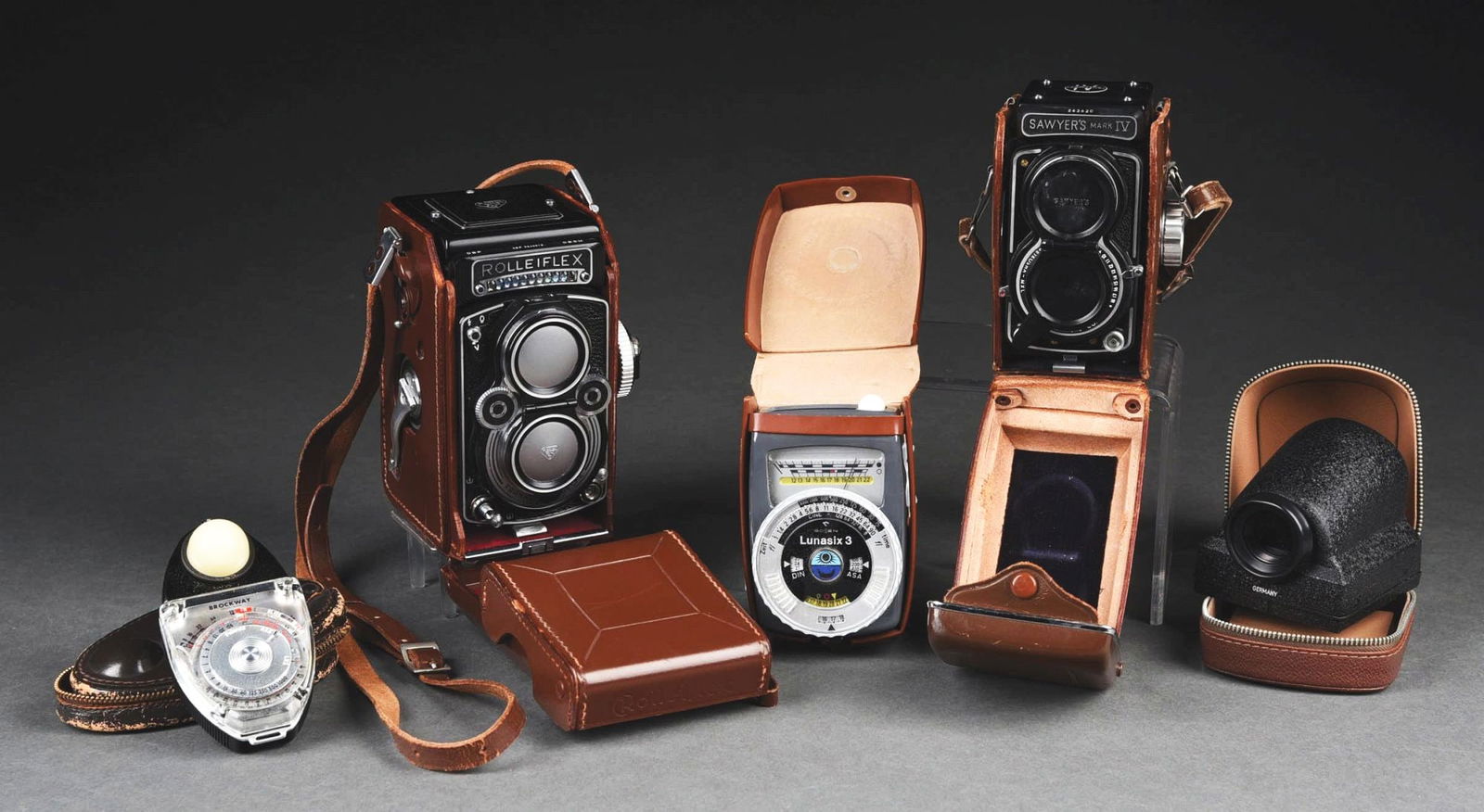 EXCEPTIONAL TLR CAMERA LOT ROLLEIFLEX 3.5F & SAWYER’S MARK IV (1 of 6)